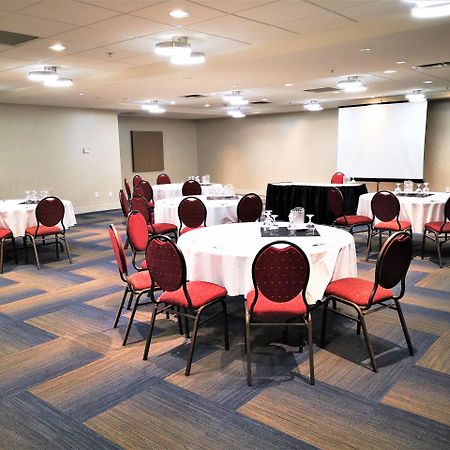 Holiday Inn Express And Suites Surrey By Ihg Екстериор снимка