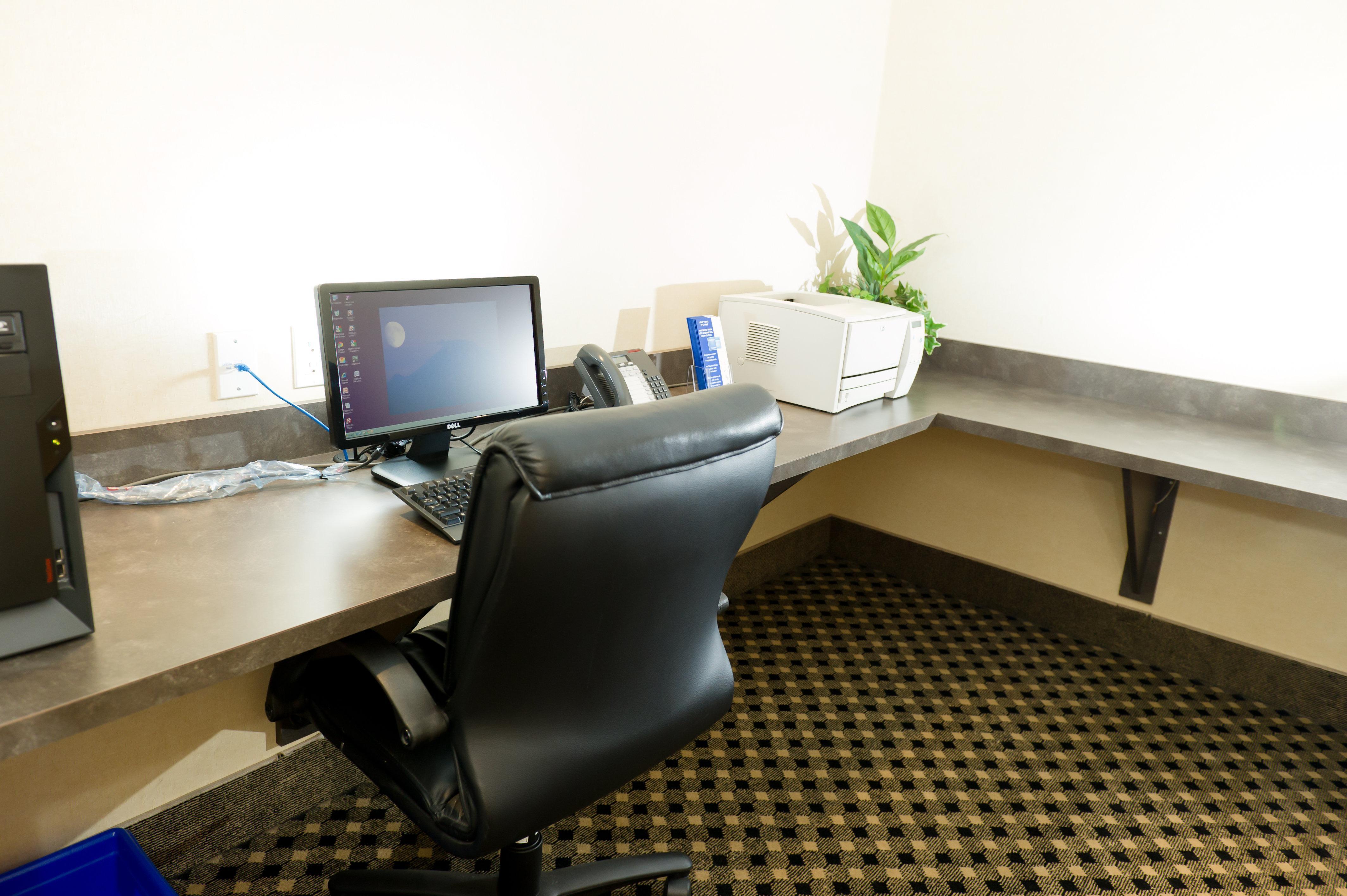 Holiday Inn Express And Suites Surrey By Ihg Екстериор снимка
