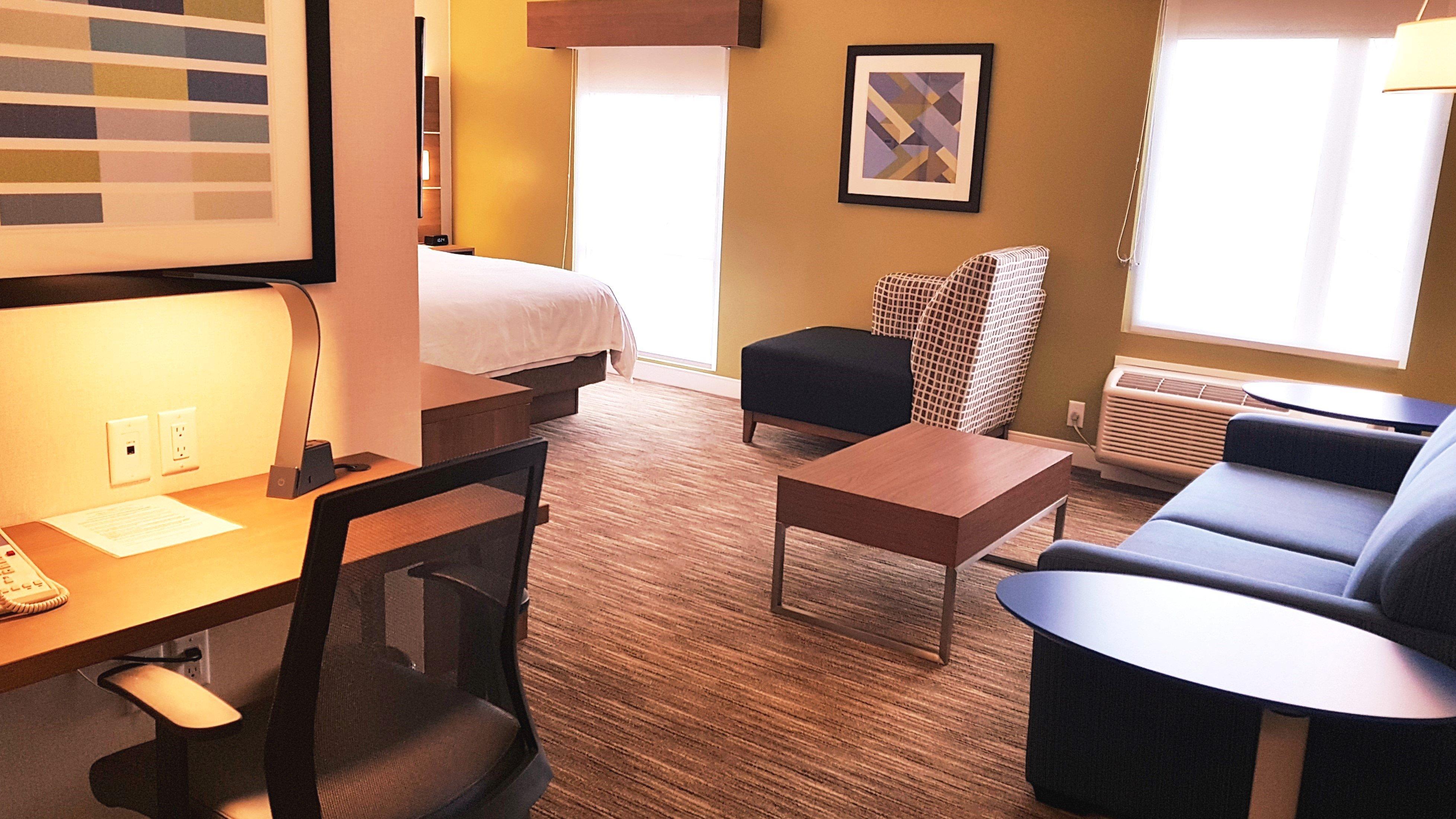 Holiday Inn Express And Suites Surrey By Ihg Екстериор снимка