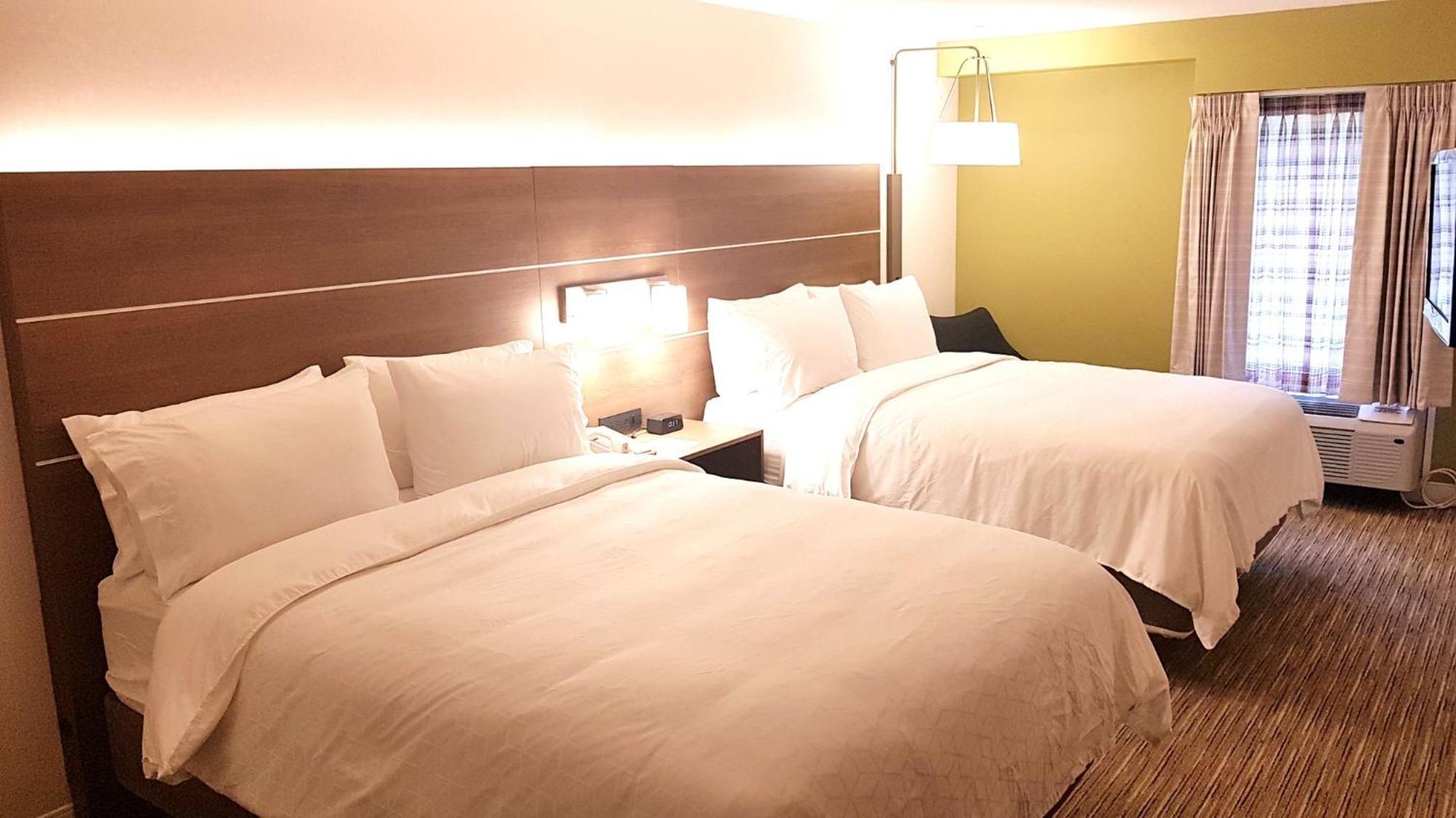 Holiday Inn Express And Suites Surrey By Ihg Екстериор снимка